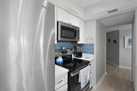Kitchen - 233 NEdgewater Dr #104, Stuart, FL 34996 photo 5 of 8