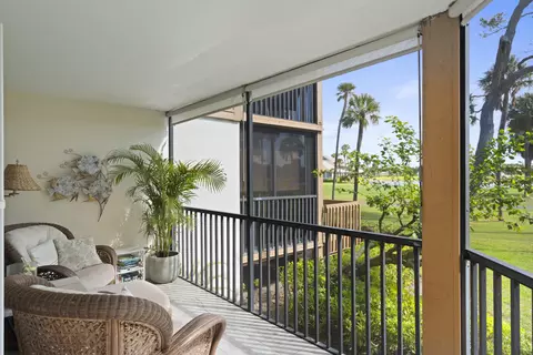 Exterior - 233 NEdgewater Dr #104, Stuart, FL 34996 photo 4 of 13