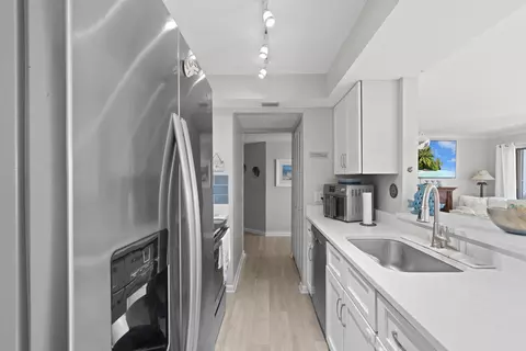 Kitchen - 233 NEdgewater Dr #104, Stuart, FL 34996 photo 1 of 8