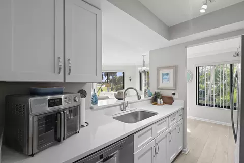 Kitchen - 233 NEdgewater Dr #104, Stuart, FL 34996 photo 3 of 8