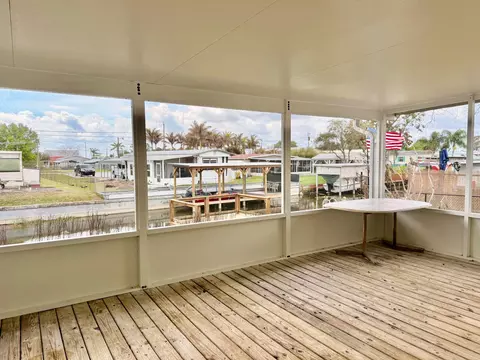 1088 Peach St, Okeechobee, FL 34974 photo 2