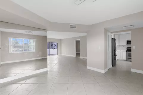 4141 NW 44th Ave #224, Lauderdale Lakes, FL 33319