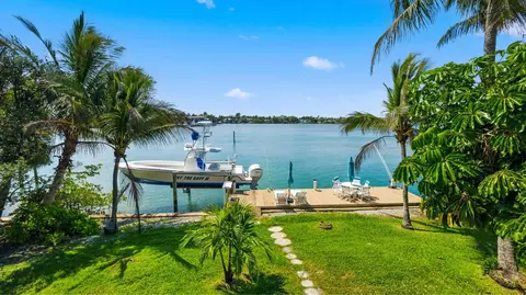 1305 Peninsular Rd, Jupiter, FL 33469