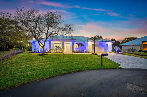 8508 SE Woodwind St, Hobe Sound, FL 33455