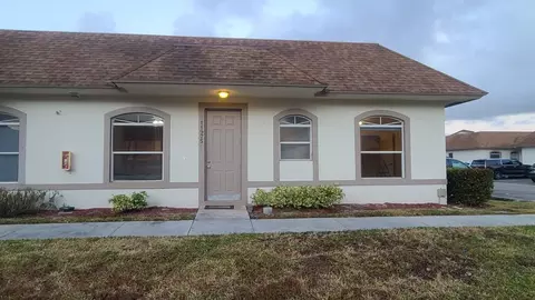 11975 Sturbridge Ln, Wellington, FL 33414