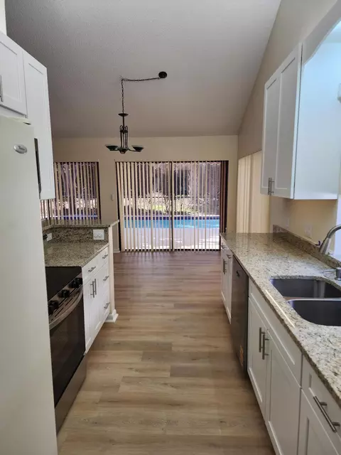 Kitchen - 232 River Park Dr, Jupiter, FL 33477 photo 2 of 3
