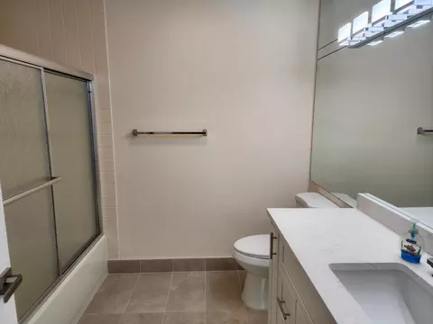 Bath - 232 River Park Dr, Jupiter, FL 33477 photo 2 of 3