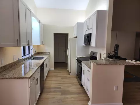 Kitchen - 232 River Park Dr, Jupiter, FL 33477 photo 3 of 3