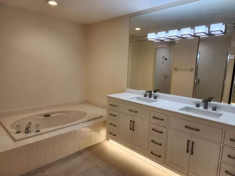 Bath - 232 River Park Dr, Jupiter, FL 33477 photo 1 of 3
