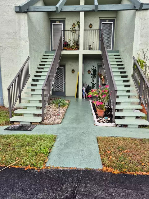7321 NW 18th St #105, Margate, FL 33063