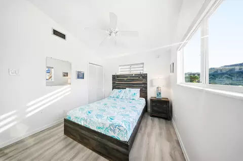 Bedroom - 350 E Ocean Dr #KEY colony, Key Colony Beach, FL 33051 photo 5 of 15