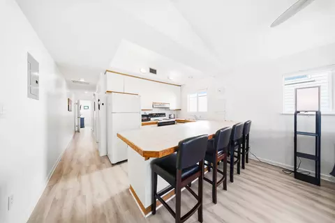 Entry Way - 350 E Ocean Dr #KEY colony, Key Colony Beach, FL 33051 photo 6 of 7