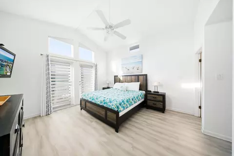 Bedroom - 350 E Ocean Dr #KEY colony, Key Colony Beach, FL 33051 photo 9 of 15