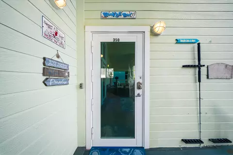 Entry Way - 350 E Ocean Dr #KEY colony, Key Colony Beach, FL 33051 photo 5 of 7