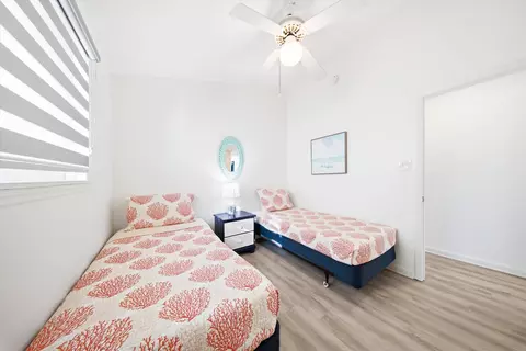 Bedroom - 350 E Ocean Dr #KEY colony, Key Colony Beach, FL 33051 photo 11 of 15