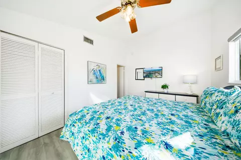 Bedroom - 350 E Ocean Dr #KEY colony, Key Colony Beach, FL 33051 photo 15 of 15