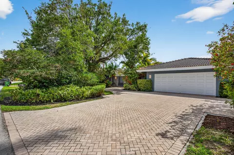 2732 NE 35th Dr, Fort Lauderdale, FL 33308