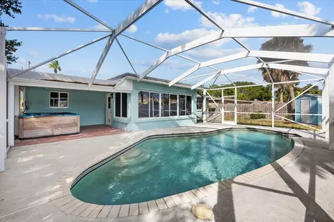 800 SE 13th Ct, Deerfield Beach, FL 33441