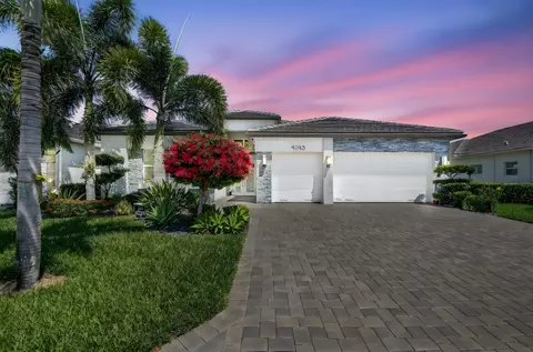 9193 Seahorse Bay Dr, Boynton Beach, FL 33473