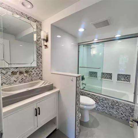 3900 N Hills Dr #208, Hollywood, FL 33021