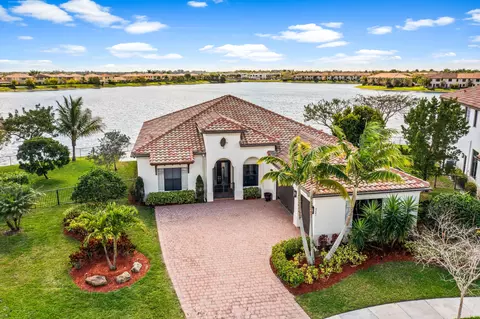 8681 Waterview Ter, Parkland, FL 33076