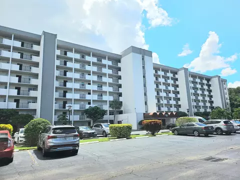 5860 NW 44th St #412, Lauderhill, FL 33319