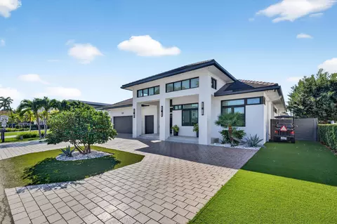 520 Golden Harbour Dr, Boca Raton, FL 33432