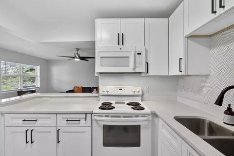 155 Windsor G, West Palm Beach, FL 33417