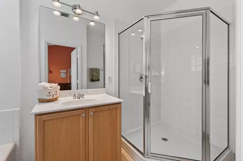 Bath - 355 E Thatch Palm Cir #103, Jupiter, FL 33458 photo 8 of 9