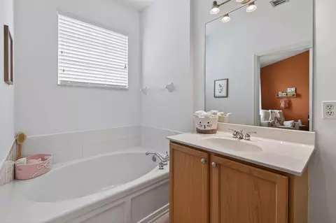 Bath - 355 E Thatch Palm Cir #103, Jupiter, FL 33458 photo 7 of 9