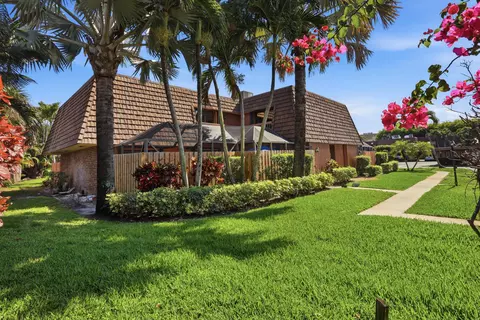 9 Atrium Cir #C, Atlantis, FL 33462