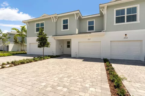 552 Sanderling Cir, Deerfield Beach, FL 33442
