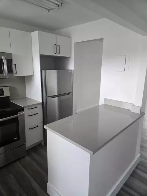 8305 Sunrise Lakes Blvd #202, Sunrise, FL 33322