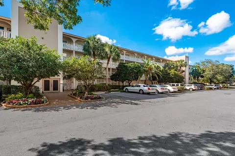 2102 Lucaya Bnd #J3, Coconut Creek, FL 33066