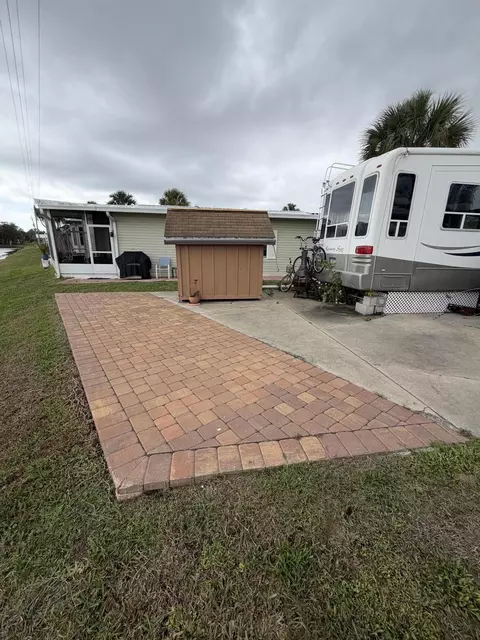 5240 SE 67th Ave SE, Okeechobee, FL 34974 photo 2