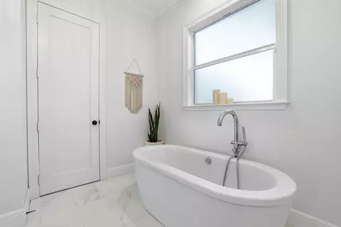 Bath - 9301 154th Rd N, Jupiter, FL 33478 photo 2 of 8