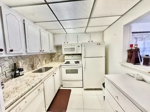 202 Brighton E, Boca Raton, FL 33434 photo 2