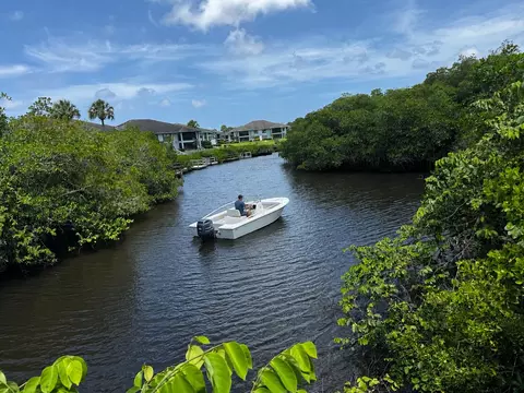 950 S Kanner Hwy #106, Stuart, FL 34994