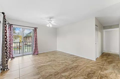 1840 Fairview Villas Dr #3, Palm Springs, FL 33406