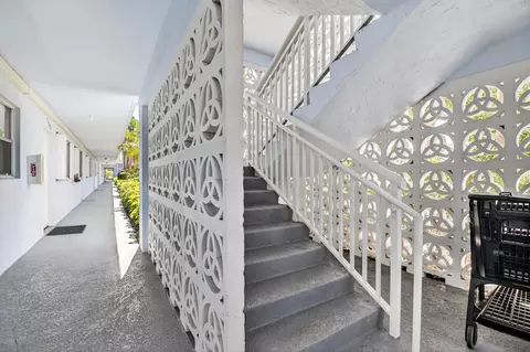 2010 S Federal Hwy #202, Boynton Beach, FL 33435