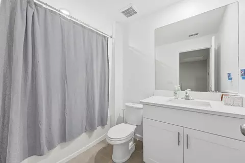 Bath - 3905 SE Mentmore Ln, Stuart, FL 34997 photo 3 of 4