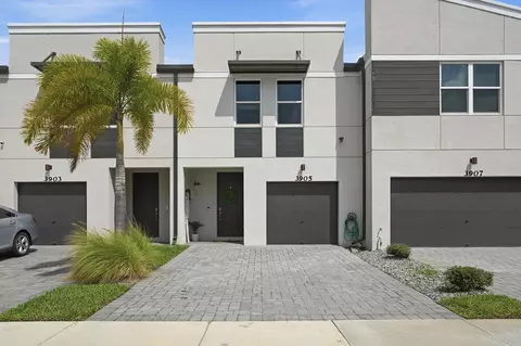 Exterior - 3905 SE Mentmore Ln, Stuart, FL 34997 photo 2 of 6