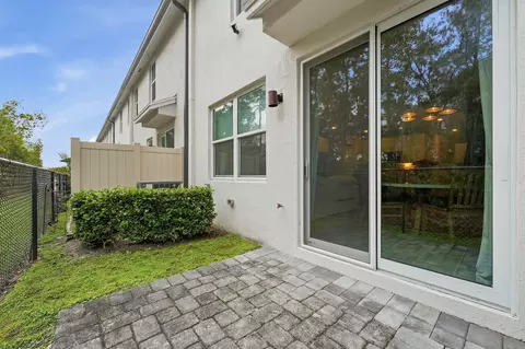 Exterior - 3905 SE Mentmore Ln, Stuart, FL 34997 photo 3 of 6