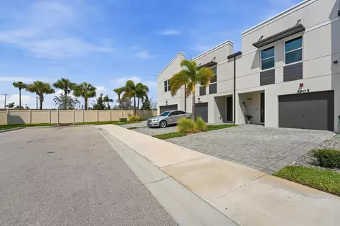 Exterior - 3905 SE Mentmore Ln, Stuart, FL 34997 photo 5 of 6