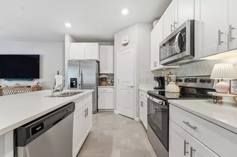 Kitchen - 3905 SE Mentmore Ln, Stuart, FL 34997 photo 2 of 2