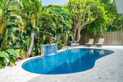 4760 NE 17th Ave, Oakland Park, FL 33334
