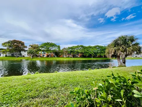 27 Sheffield B, West Palm Beach, FL 33417