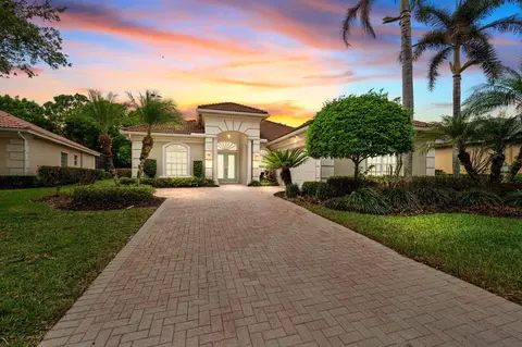 9113 One Putt Pl, Port Saint Lucie, FL 34986