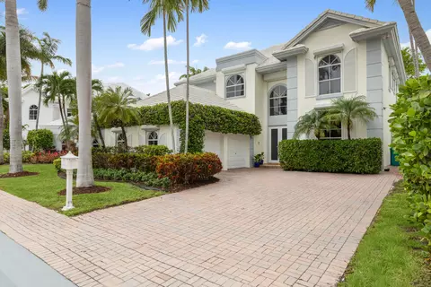 24 Grand Bay Estates Cir, Key Biscayne, FL 33149