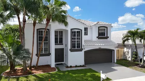 10372 SW 9th Ln, Pembroke Pines, FL 33025